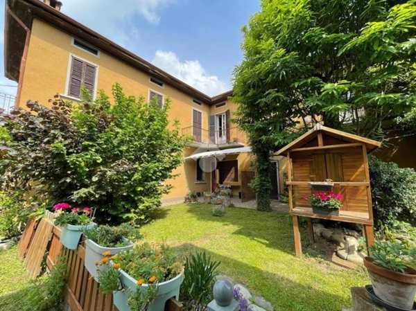 casa indipendente in vendita ad Almè