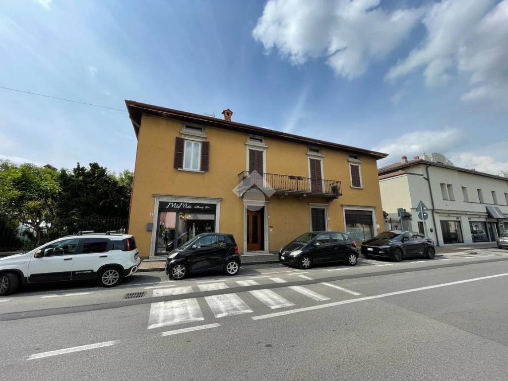 casa indipendente in vendita ad Almè