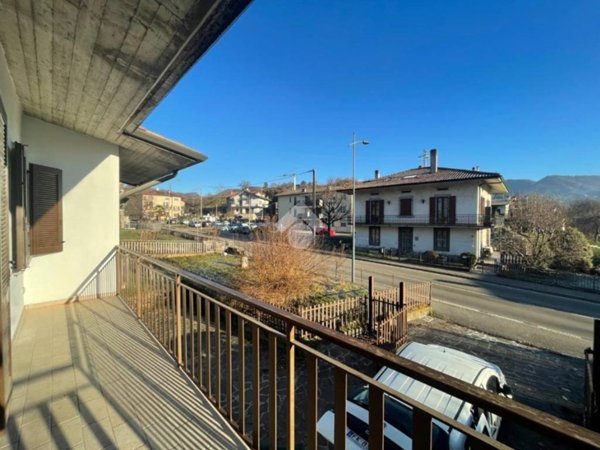 appartamento in vendita ad Almè