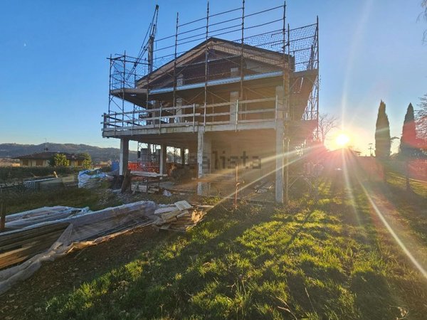 casa indipendente in vendita ad Almè