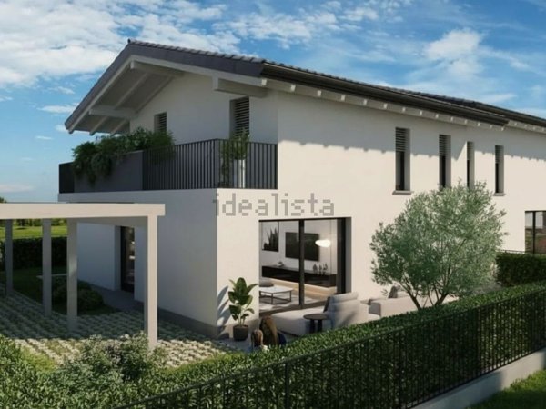 casa indipendente in vendita ad Almè