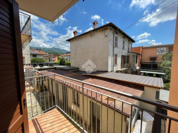 casa indipendente in vendita ad Almè