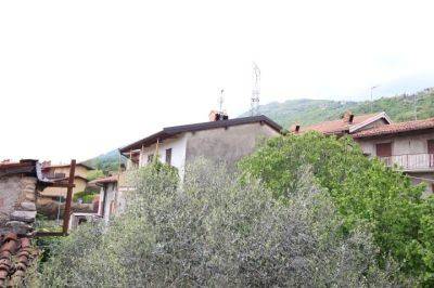 appartamento in vendita ad Almenno San Bartolomeo in zona Barlino