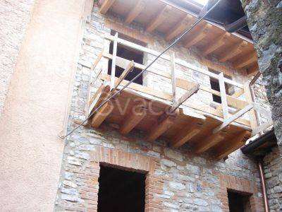 appartamento in vendita ad Almenno San Bartolomeo in zona Barlino