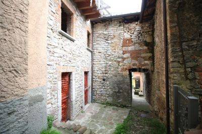 appartamento in vendita ad Almenno San Bartolomeo in zona Barlino