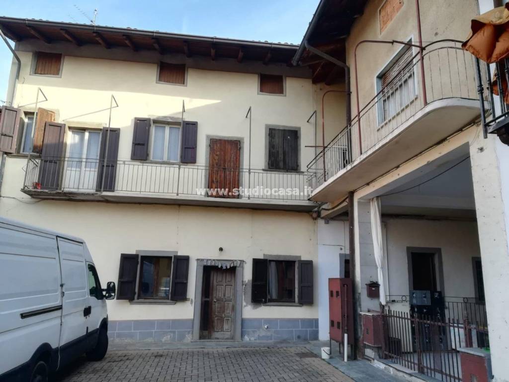 casa indipendente in vendita ad Almenno San Bartolomeo in zona Canova