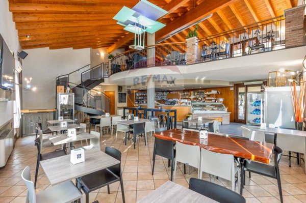 locale commerciale in vendita ad Almenno San Bartolomeo
