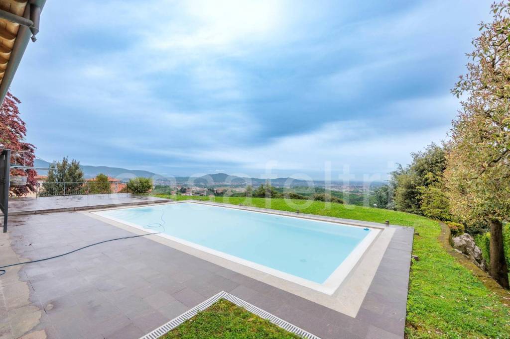 casa indipendente in vendita ad Almenno San Bartolomeo in zona Albenza