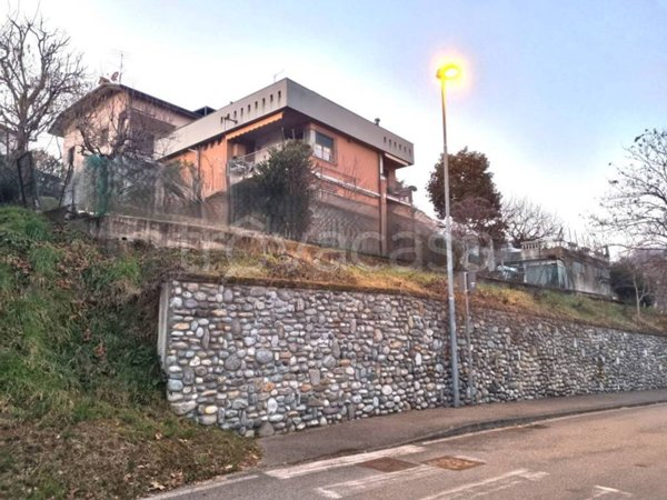 casa indipendente in vendita ad Almenno San Bartolomeo