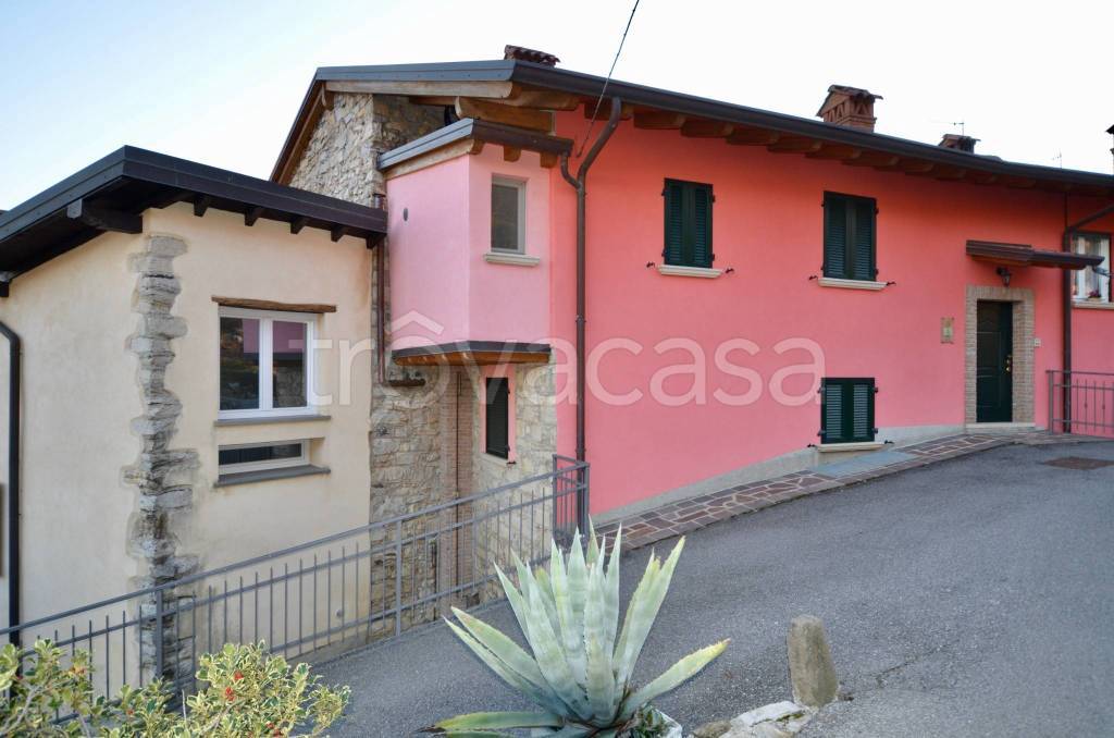 casa indipendente in vendita ad Almenno San Bartolomeo
