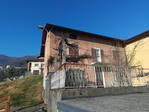 appartamento in vendita ad Almenno San Bartolomeo in zona Albenza