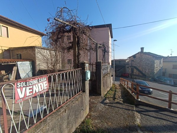 appartamento in vendita ad Almenno San Bartolomeo in zona Albenza