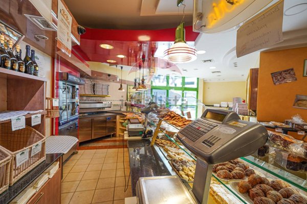 negozio in vendita ad Almenno San Bartolomeo