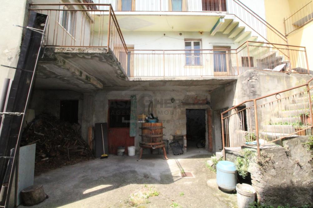 casa indipendente in vendita ad Almenno San Bartolomeo in zona Albenza