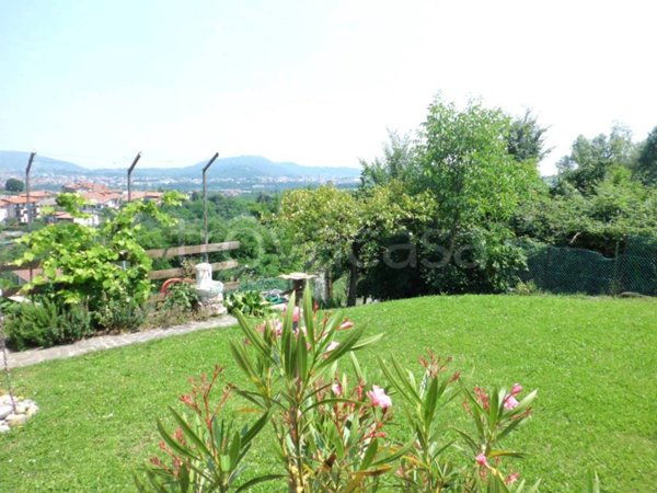 casa indipendente in vendita ad Almenno San Bartolomeo