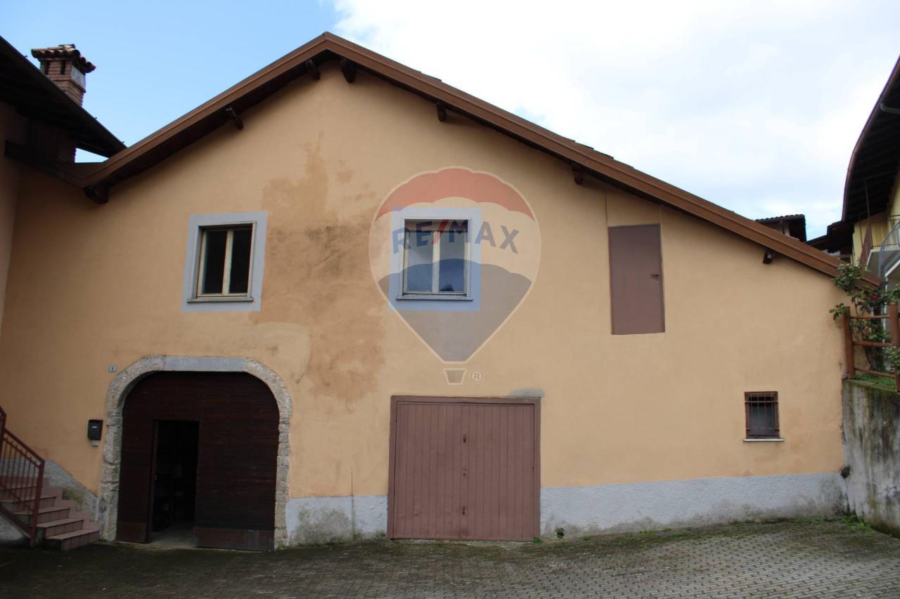 appartamento in vendita ad Almenno San Bartolomeo in zona Albenza