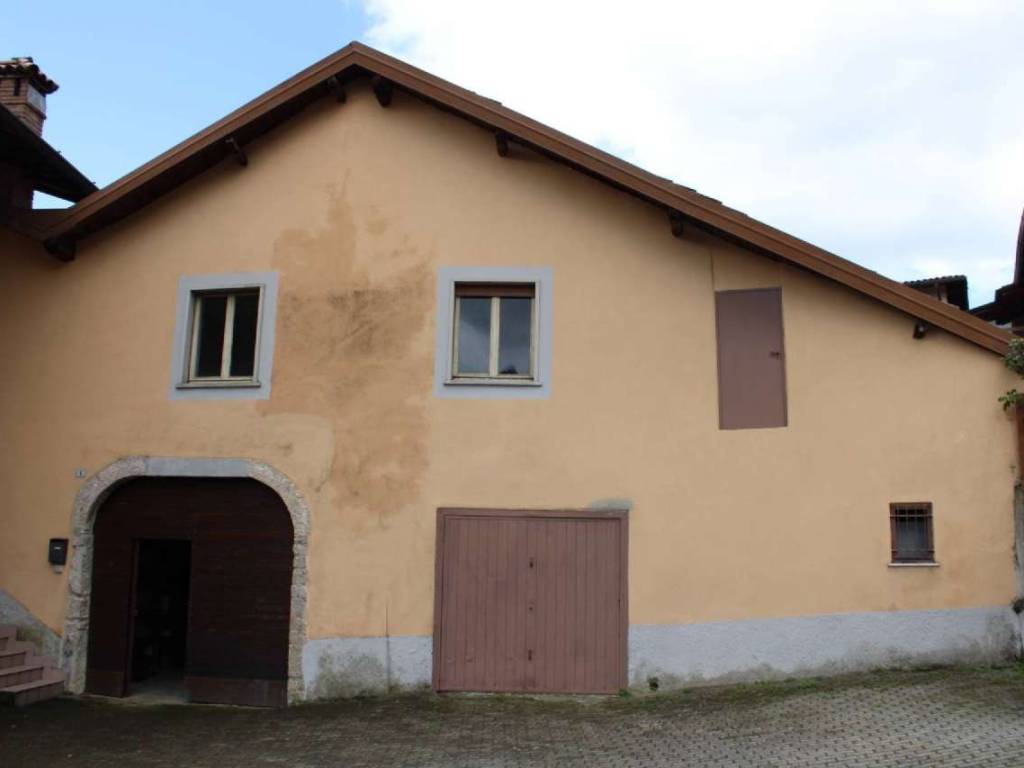 appartamento in vendita ad Almenno San Bartolomeo in zona Albenza