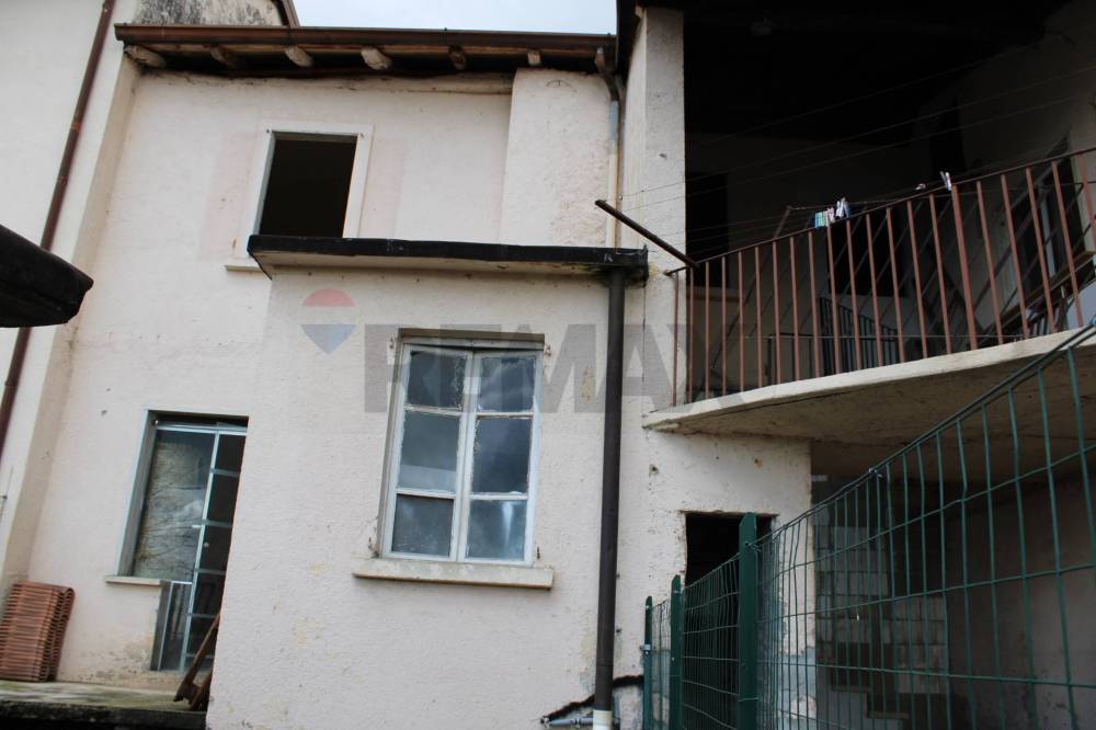 casa indipendente in vendita ad Almenno San Bartolomeo in zona Albenza