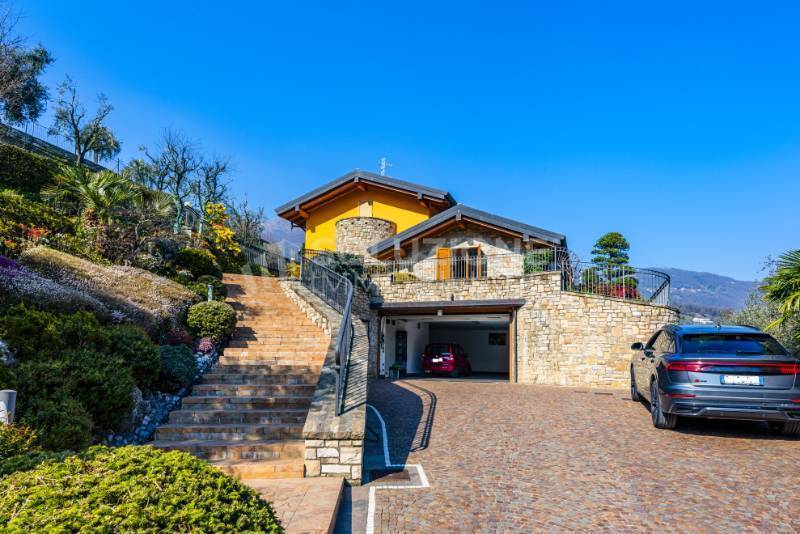 casa indipendente in vendita ad Almenno San Bartolomeo in zona Albenza