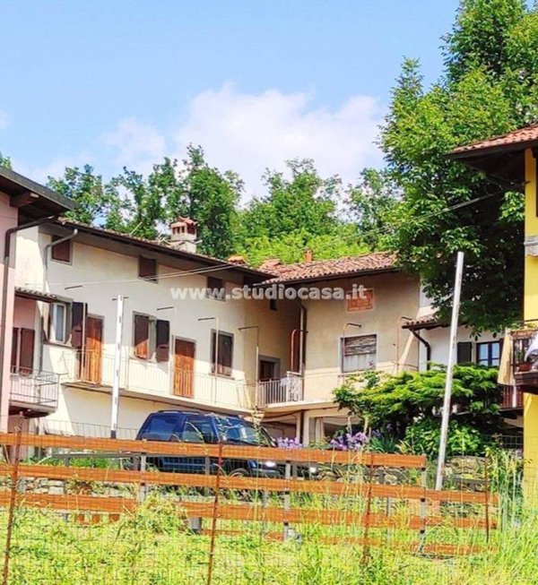 casa indipendente in vendita ad Almenno San Bartolomeo in zona Canova