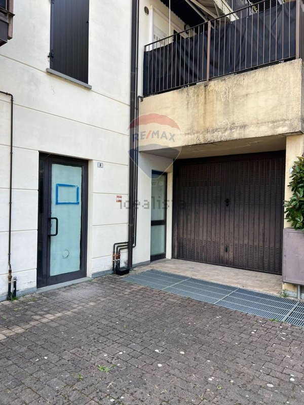 locale di sgombero in vendita ad Almenno San Bartolomeo