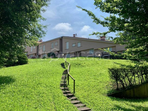appartamento in vendita ad Almenno San Bartolomeo in zona Albenza