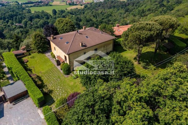 casa indipendente in vendita ad Almenno San Bartolomeo in zona Albenza