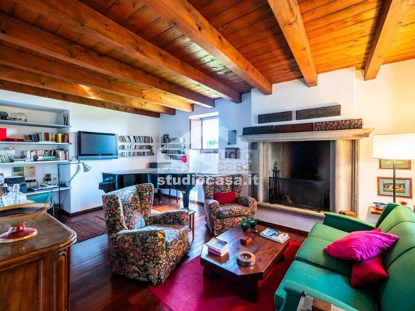 casa indipendente in vendita ad Almenno San Bartolomeo in zona Albenza