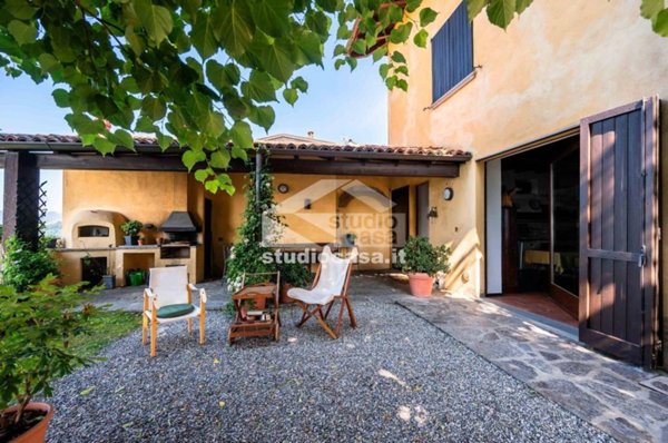 casa indipendente in vendita ad Almenno San Bartolomeo in zona Albenza