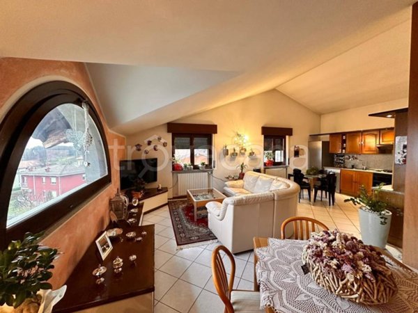 casa indipendente in vendita ad Almenno San Bartolomeo