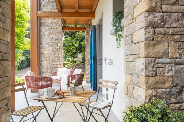 casa indipendente in vendita ad Almenno San Bartolomeo in zona Albenza