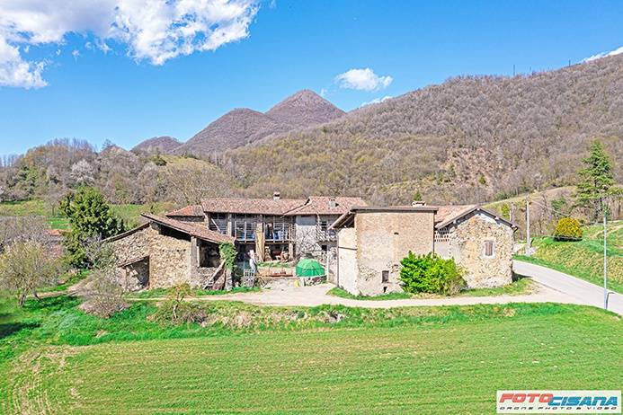 casa indipendente in vendita ad Almenno San Bartolomeo