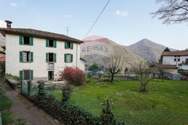 casa indipendente in vendita ad Almenno San Bartolomeo