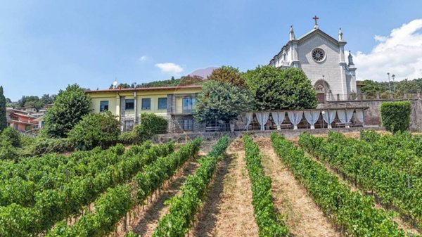 locale commerciale in vendita ad Almenno San Bartolomeo