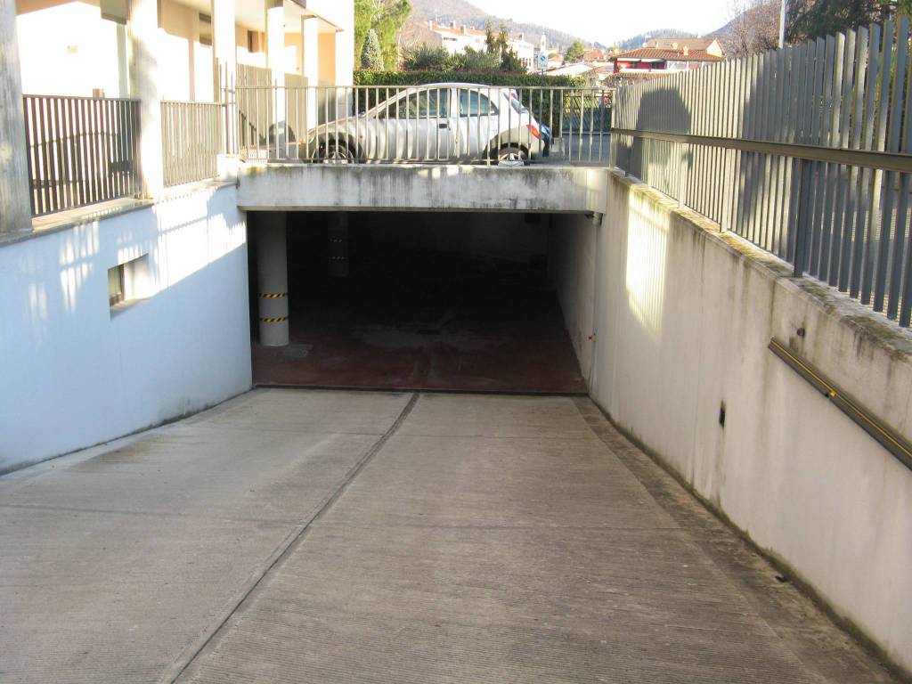 locale commerciale in vendita ad Almenno San Bartolomeo