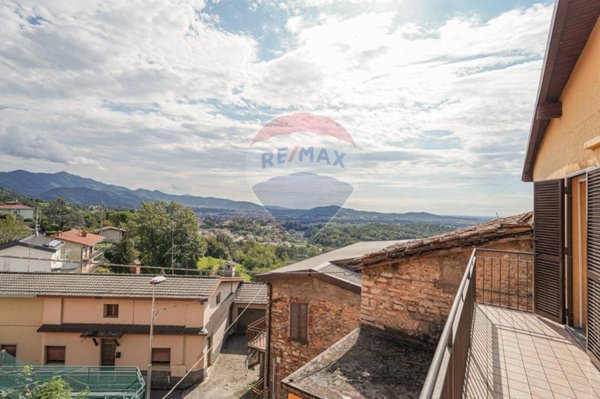 appartamento in vendita ad Almenno San Bartolomeo in zona Longa