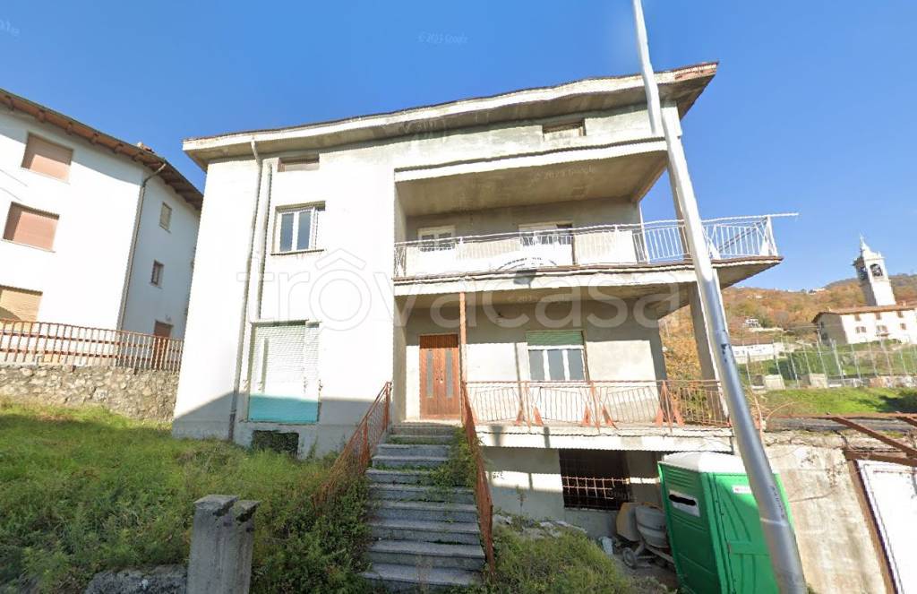 casa indipendente in vendita ad Almenno San Bartolomeo in zona Albenza