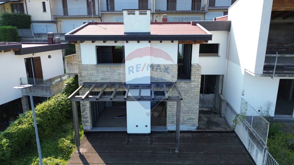 casa indipendente in vendita ad Almenno San Bartolomeo