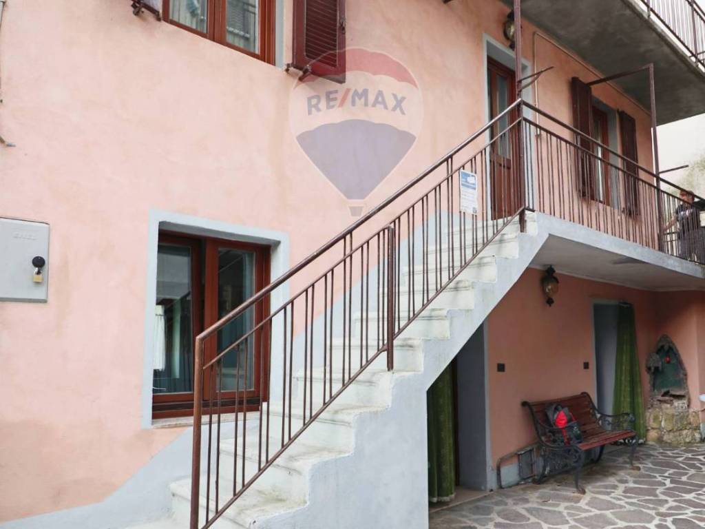 casa indipendente in vendita ad Almenno San Bartolomeo