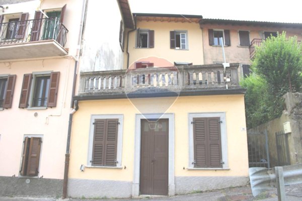 casa indipendente in vendita ad Almenno San Bartolomeo in zona Albenza