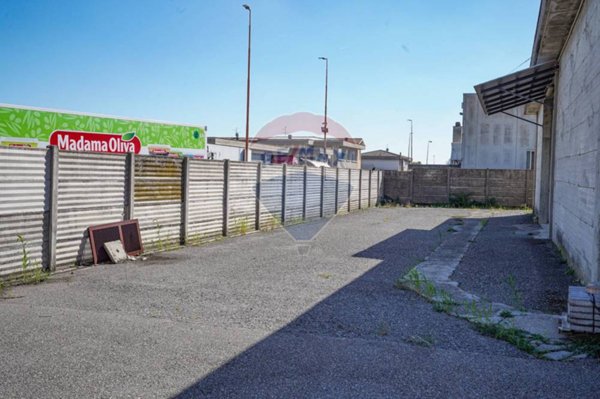 capannone in vendita ad Almenno San Bartolomeo