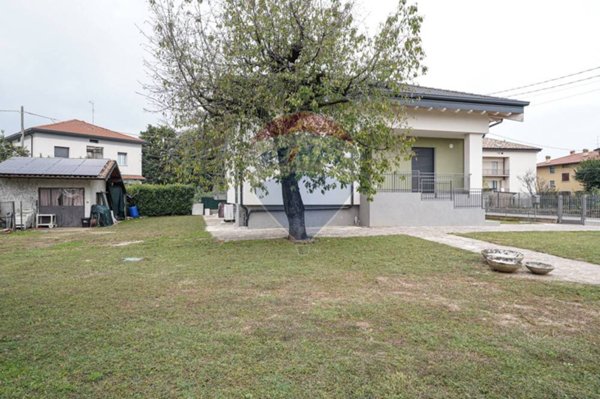 casa indipendente in vendita ad Almenno San Bartolomeo