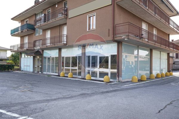 locale commerciale in vendita ad Almenno San Bartolomeo
