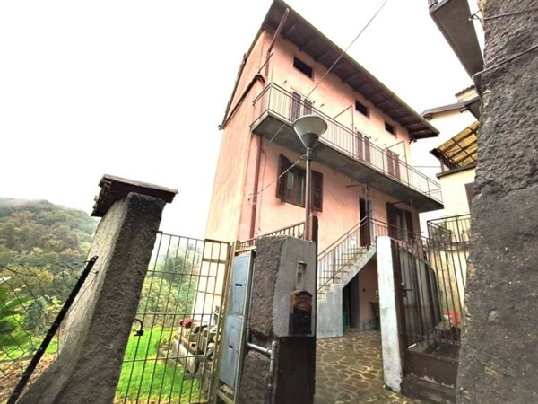 casa indipendente in vendita ad Almenno San Bartolomeo in zona Canova