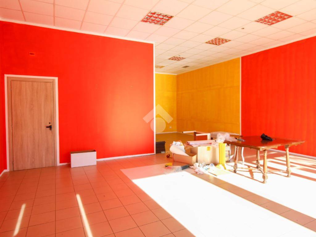 negozio in vendita ad Almenno San Bartolomeo