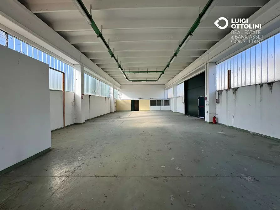 negozio in vendita ad Almenno San Bartolomeo