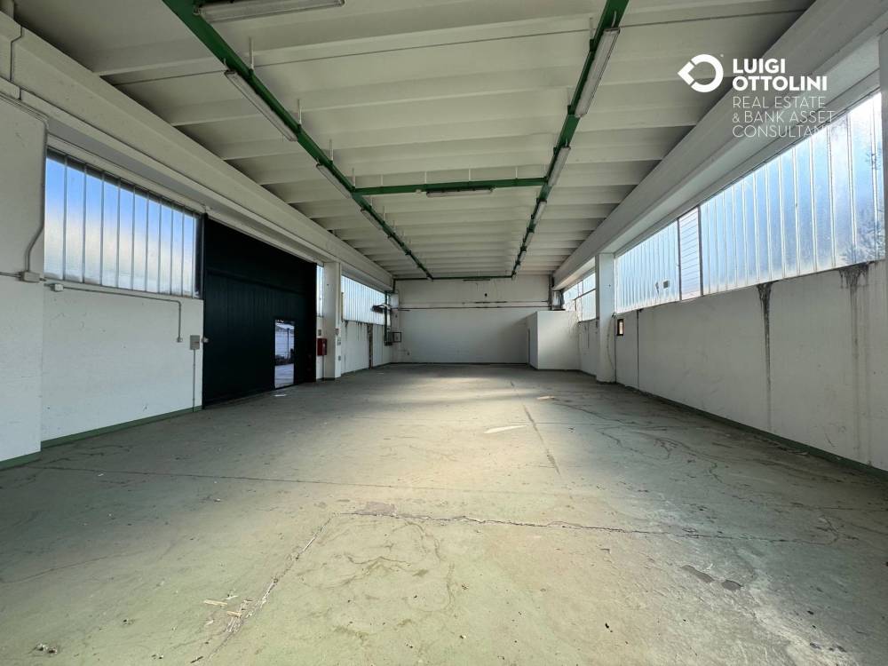 negozio in vendita ad Almenno San Bartolomeo