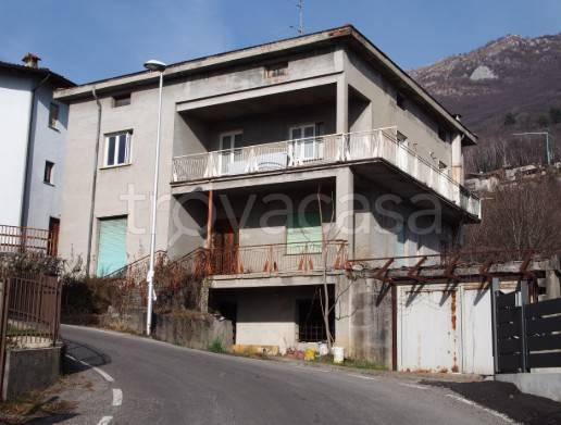 casa indipendente in vendita ad Almenno San Bartolomeo in zona Albenza