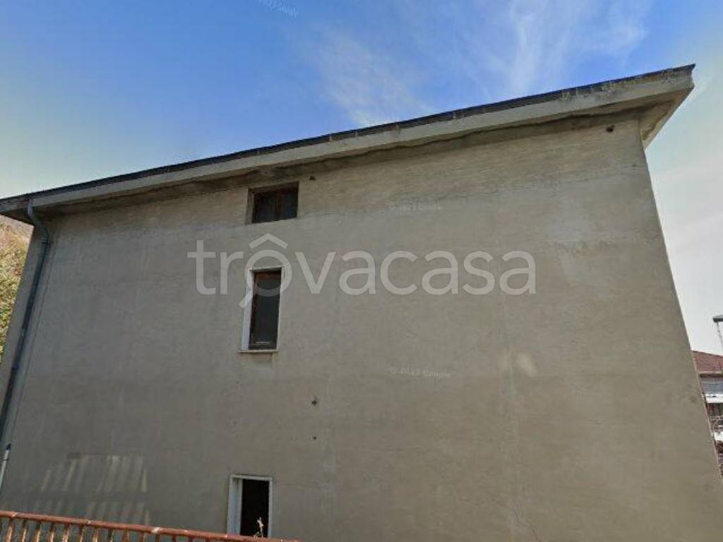 esavano in vendita ad Almenno San Bartolomeo in zona Albenza