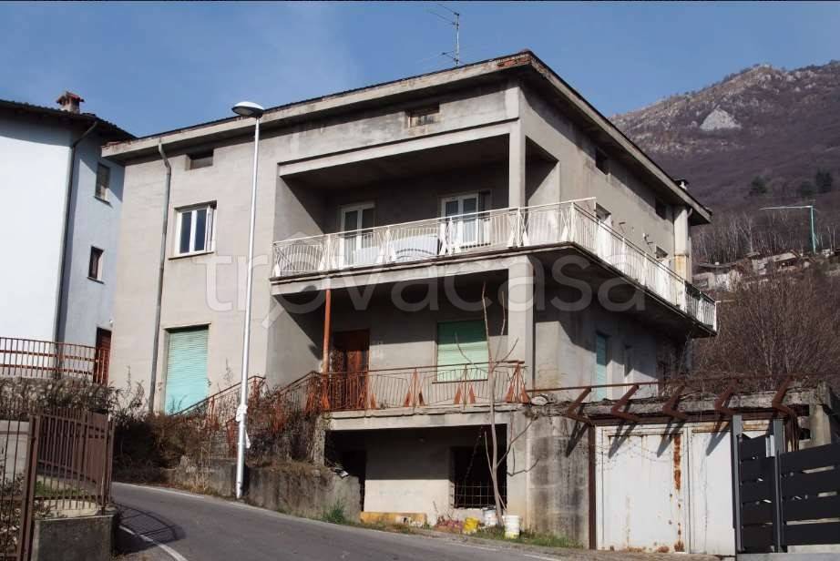 casa indipendente in vendita ad Almenno San Bartolomeo in zona Albenza